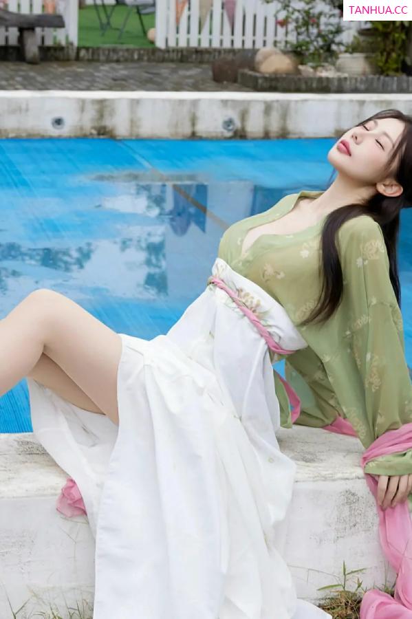 尹甜甜  [XiuRen]高清写真图 2025.09.30 No.10834 尹甜甜sunny 性感汉服第12张图片